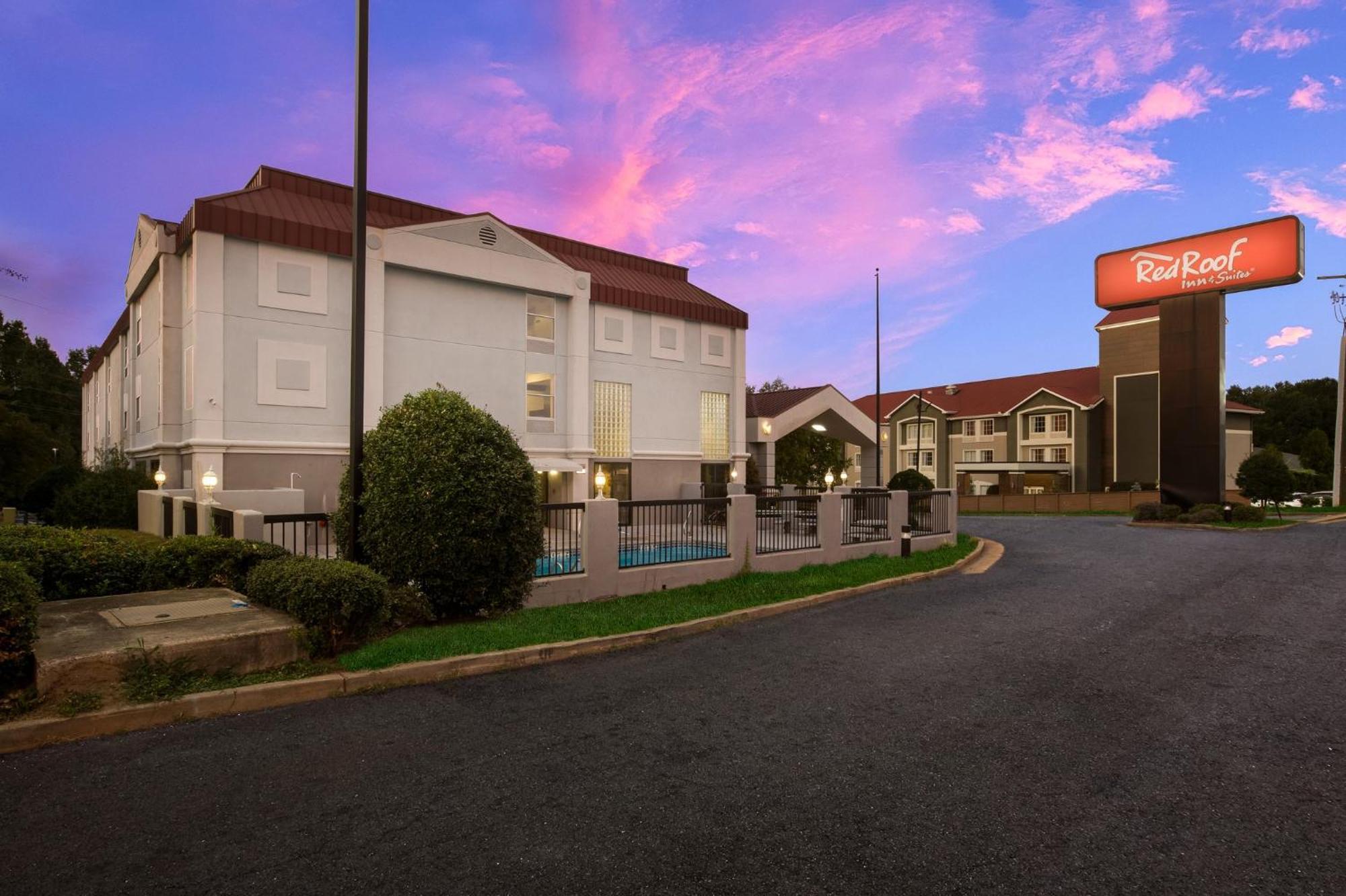 Red Roof Inn & Suites Newnan Buitenkant foto